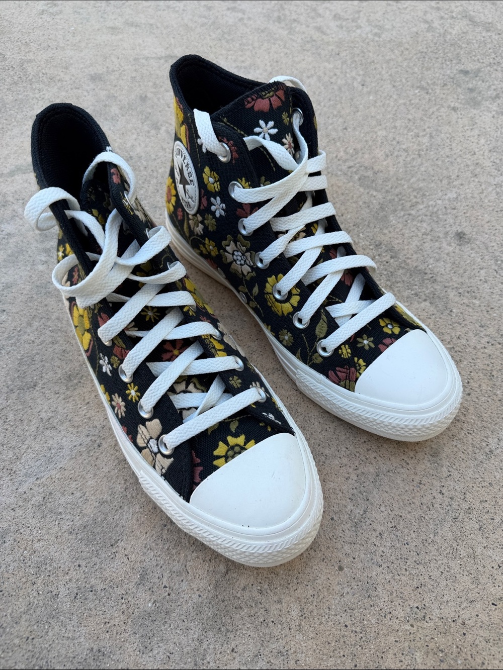 Converse Chuck Taylor Retro Embroidered Floral Hi Top Sneaker Women's Size NWOT